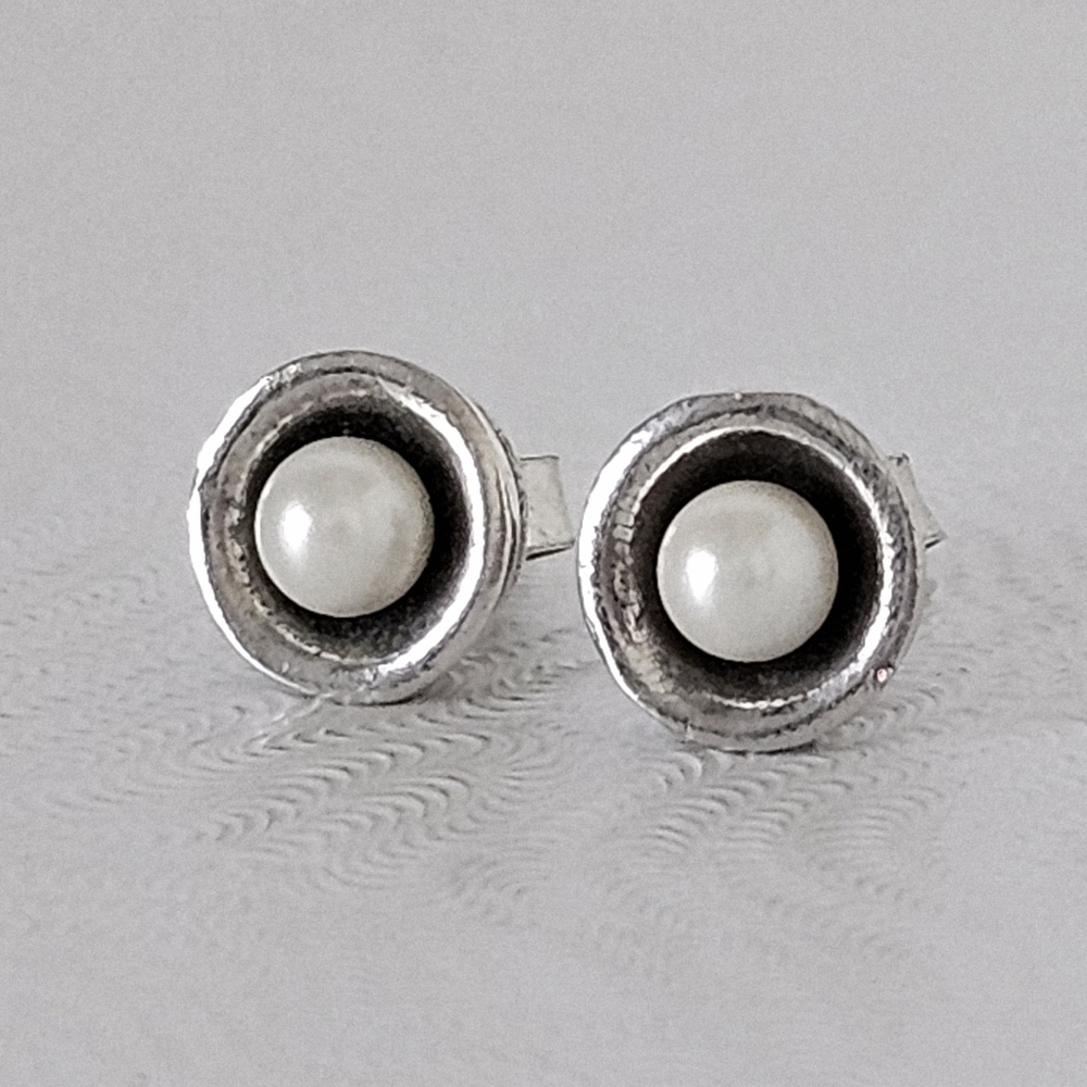 Rare Vintage Silpada Sterling Silver Pearl Earrings on Posts BP486/P0486